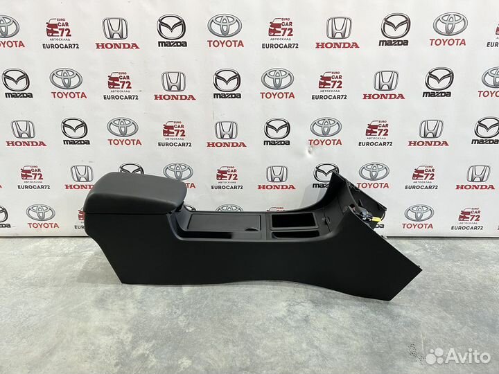 Подлокотник в сборе Mazda Axela BK 2002-2008