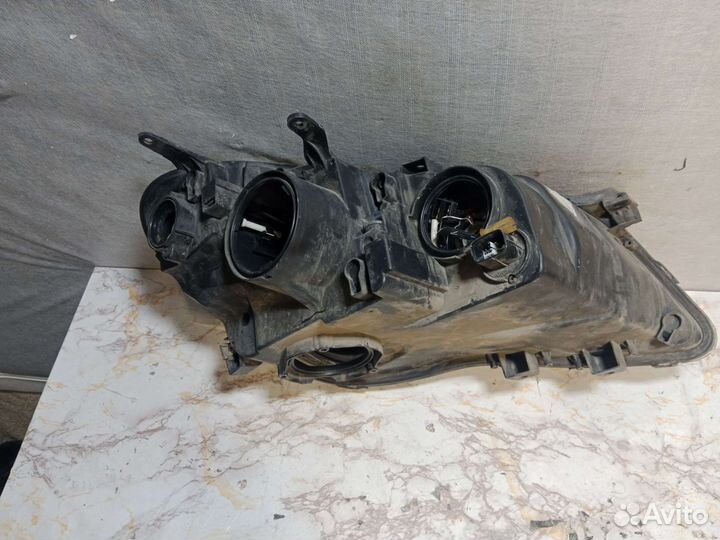 Фара левая Suzuki Kizashi Ксенон