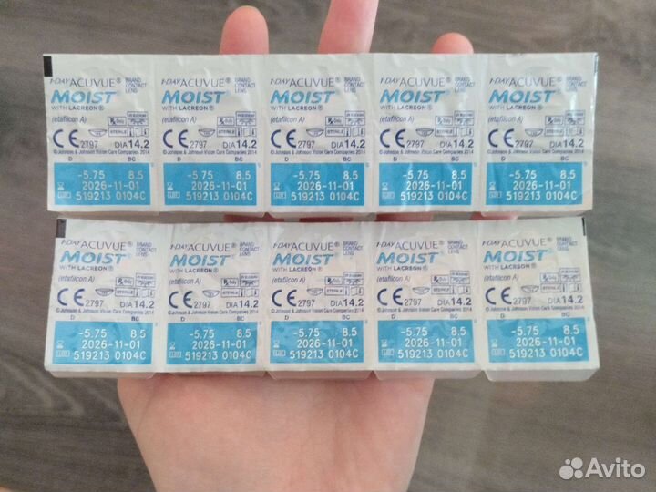 Линзы Acuvue Moist