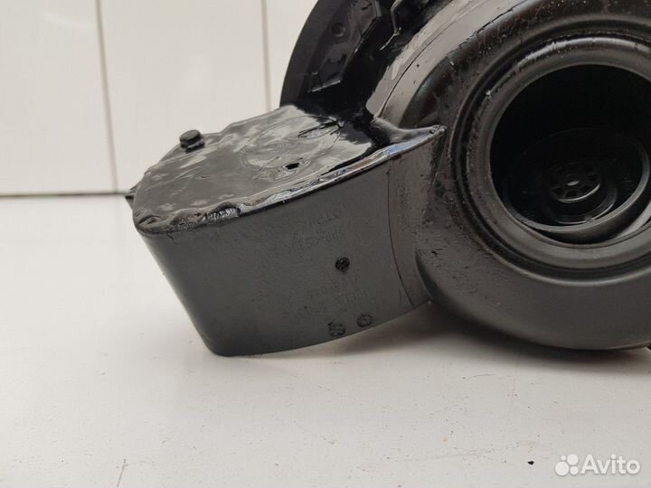 Лючок бензобака (Geely Atlas)