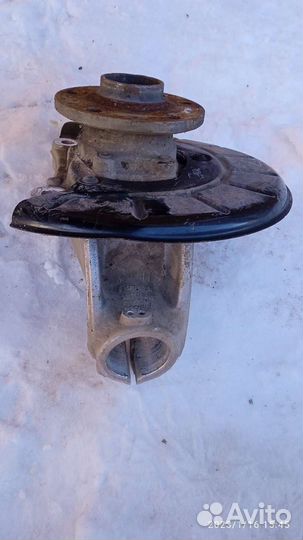 Поворотный кулак правый пассат Б7.Passat B7