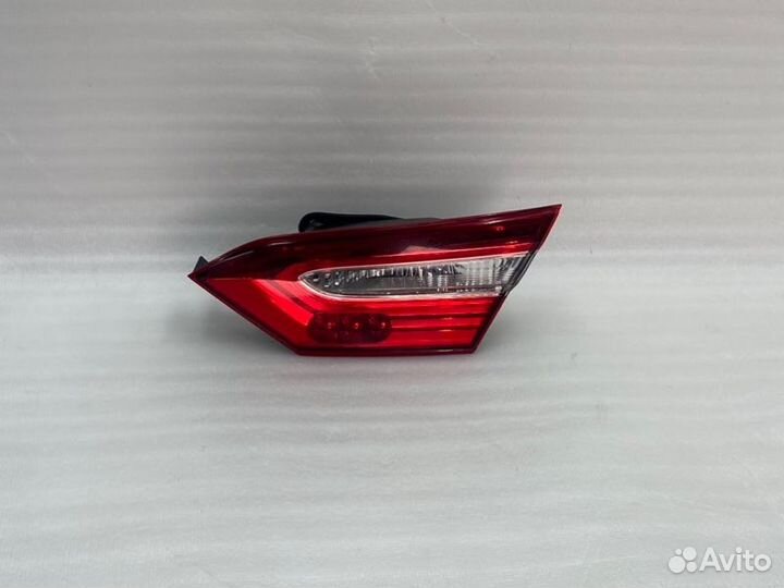 Фонарь внутренний задний правый Toyota Camry