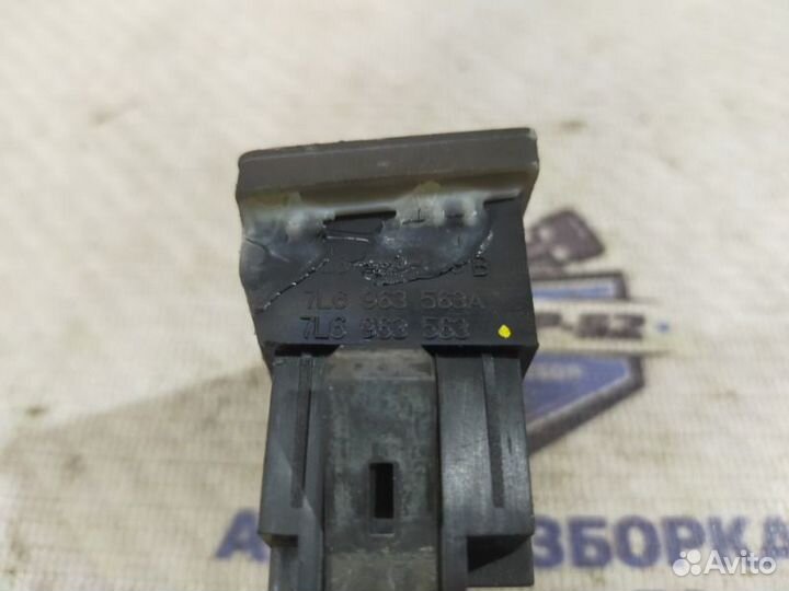 Кнопка обогрева сидений левая Volkswagen Touareg 1