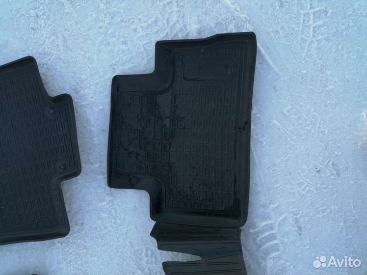 Коврик от Нисан Кашкай