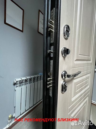 Тяжелая дверь металлическая в дом