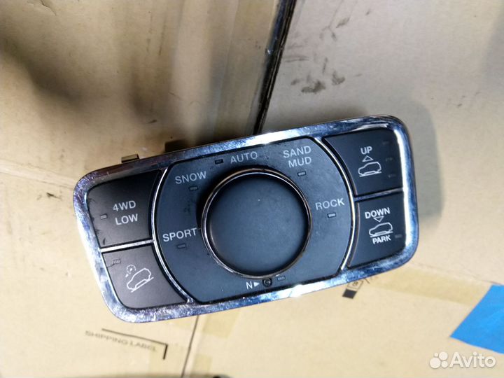 Блок управления подвеской Jeep Grand Cherokee WK2