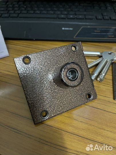 Накладной замок титан