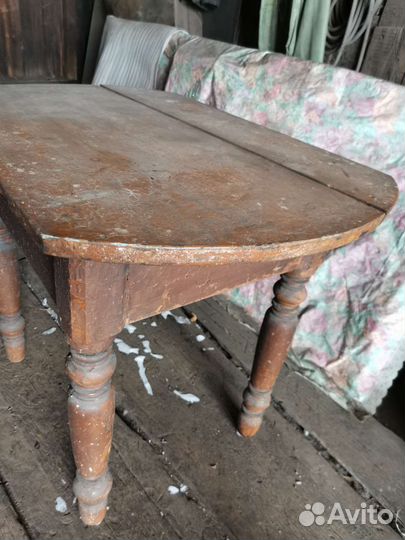 Старинный круглый стол