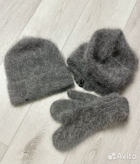 Шапка со снудом и варежками