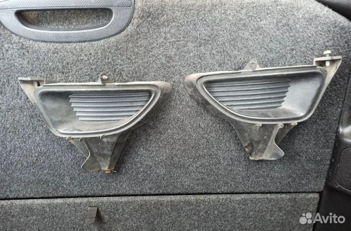 Заглушки бампера переднего под туманки Corolla