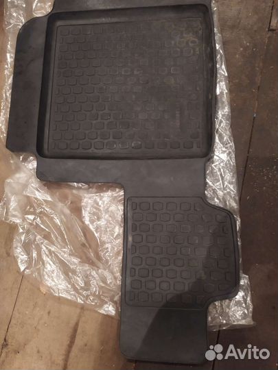 Автомобильные коврики резиновые