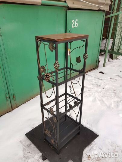 Кованый стеллаж-дровница