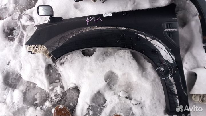 Escape тайванец 2007-2009 крыло левое