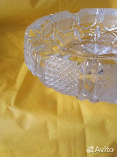 Хрустальная пепельница и цветное стекло