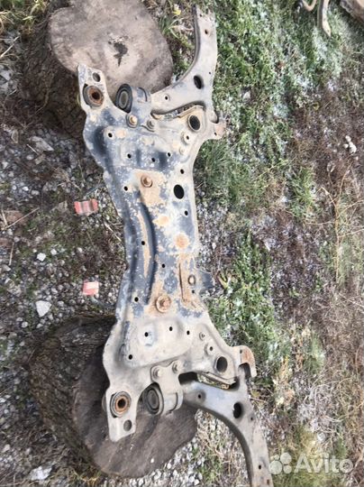 Передний подрамник Ford Focus 2