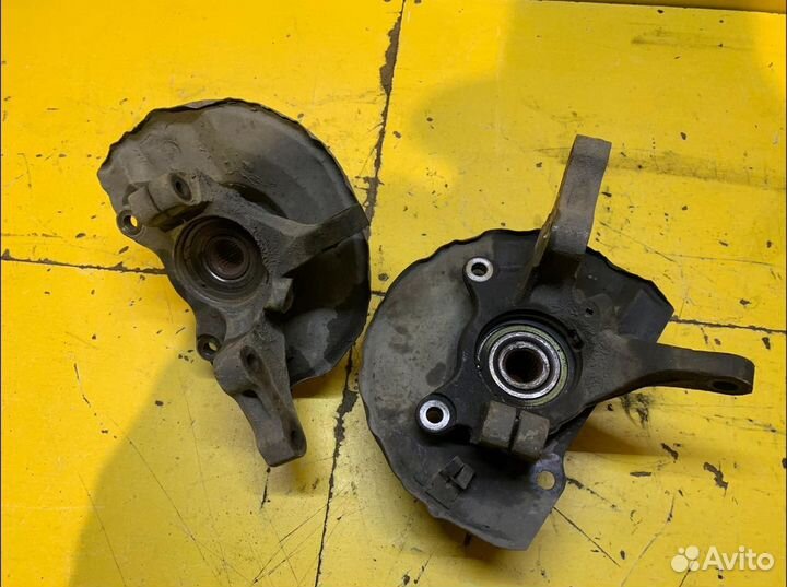 Кулак поворотный Mitsubishi Lancer Cedia 2000-2003