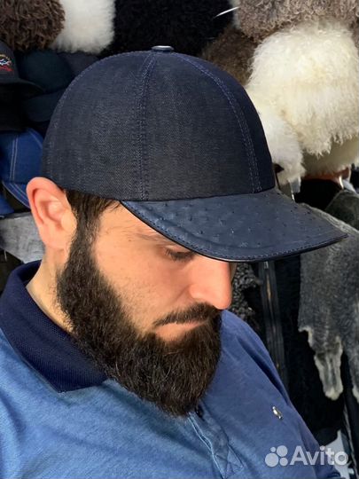 Бейсболка, Кепка из кожи Страуса