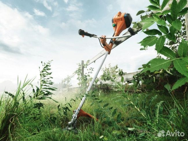 Покос травы триммером