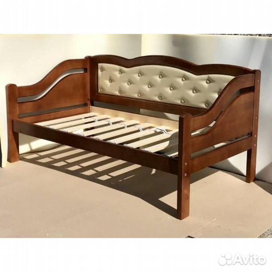 Кровать из массива