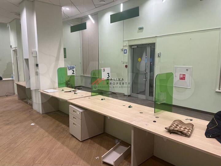 Продам торговое помещение, 300 м²