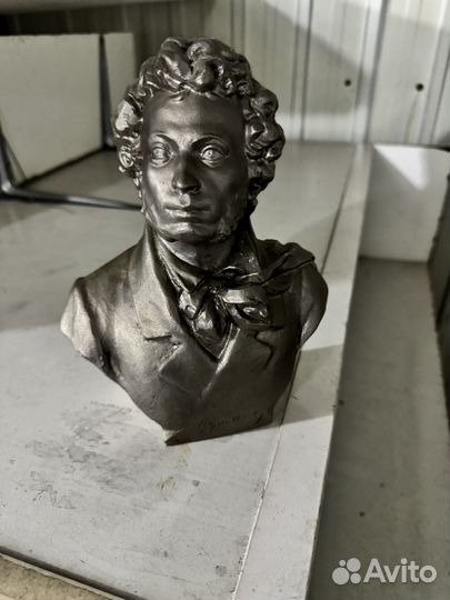 Бюст Пушкина