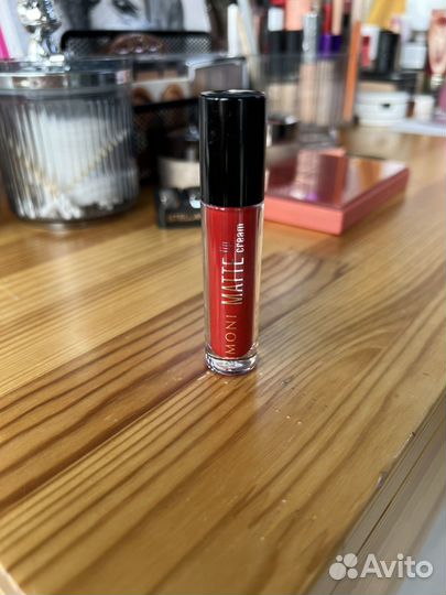 Красная помада