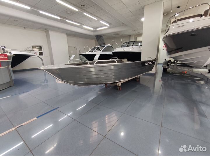 Лодка Тактика 390 Р