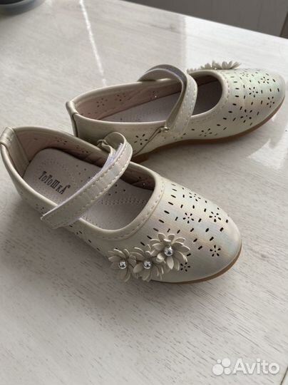 Туфли для девочки новые