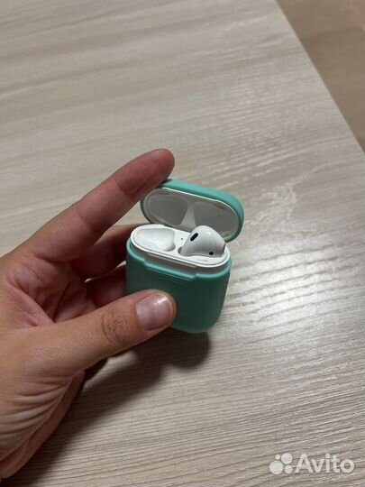 Наушники apple airpods левый