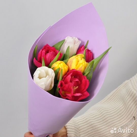 Букет из 7 тюльпанов в упаковке. Корпоративные под