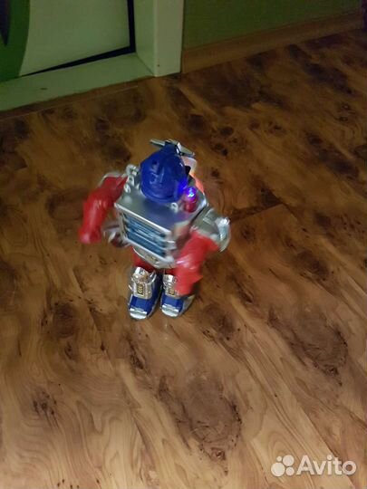 Игрушка робот