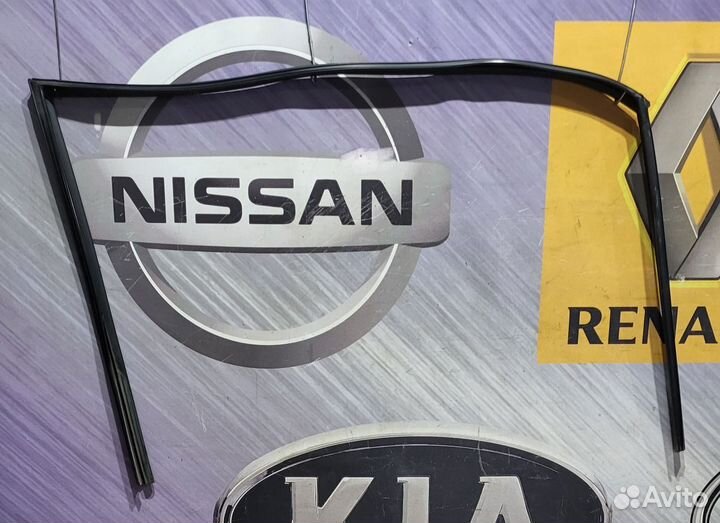 Уплотнитель перед проема стекла двери Nissan teana