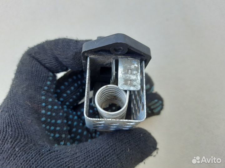 Резистор вентилятора Рено Логан