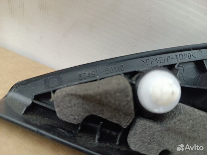 Уголок зеркала правый Toyota Land Cruiser Prado