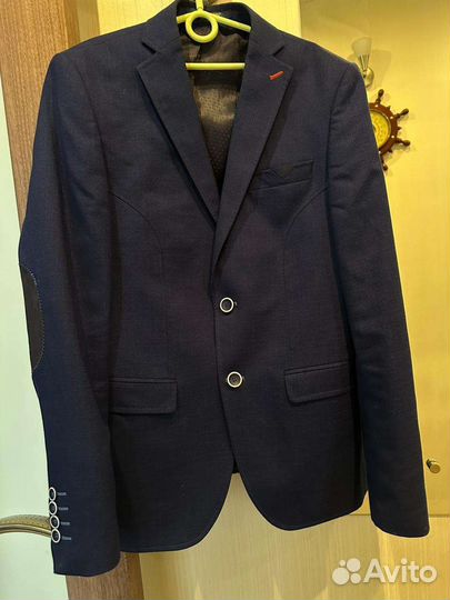 Пиджак на мальчика 164см