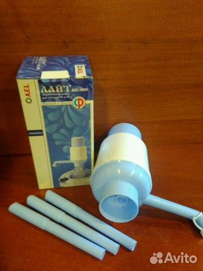 Механическая помпа для подачи воды с бутылки