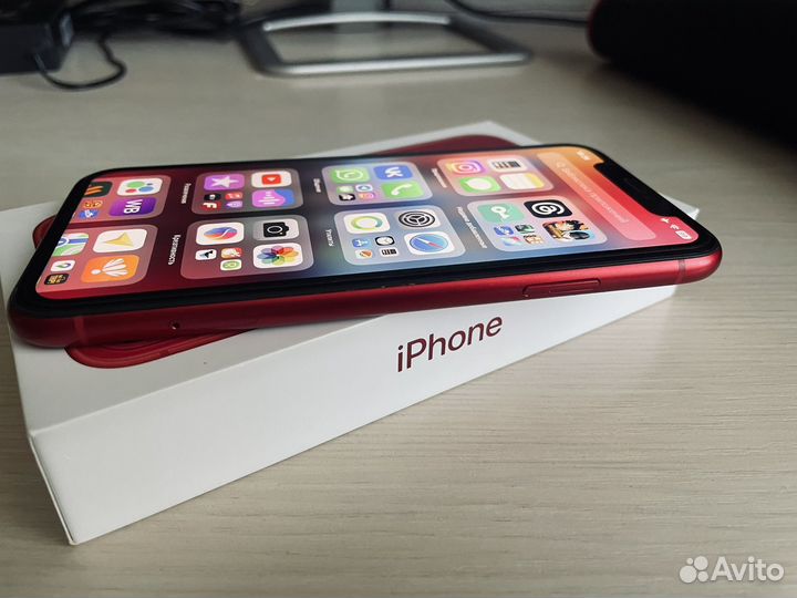 Телефон iPhone 11