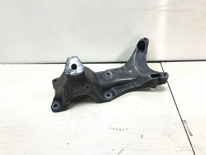 Опора двигателя левая Audi A7 2013