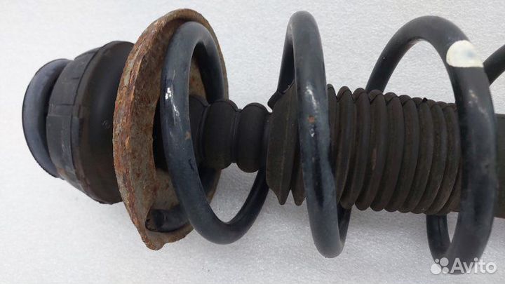 Амортизатор подвески задний левый Renault Duster