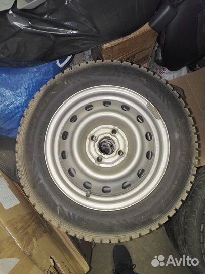 Dunlop SP Winter Ice 02 175/65 R14 82T