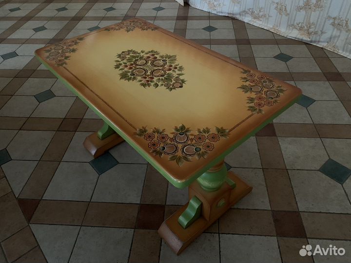 Стол деревянный