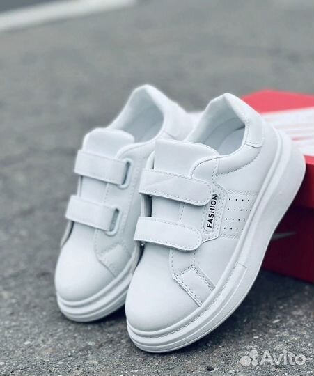 Кроссовки детские