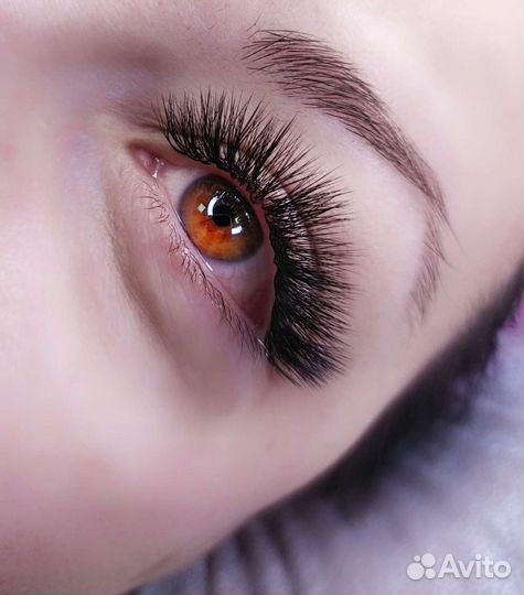 Мастер по наращиванию ресниц