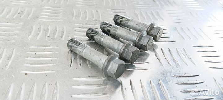 Болт задней ступицы Subaru Impreza GP