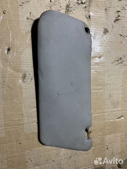 Козырёк солнцезащитный правый Daihatsu yrv