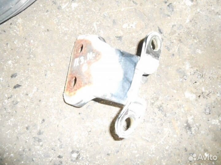 Петля двери задняя правая нижняя Nissan Cefiro A32