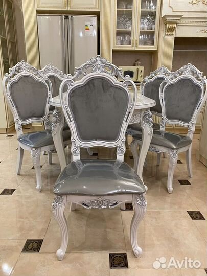 Кухонный стол и стулья