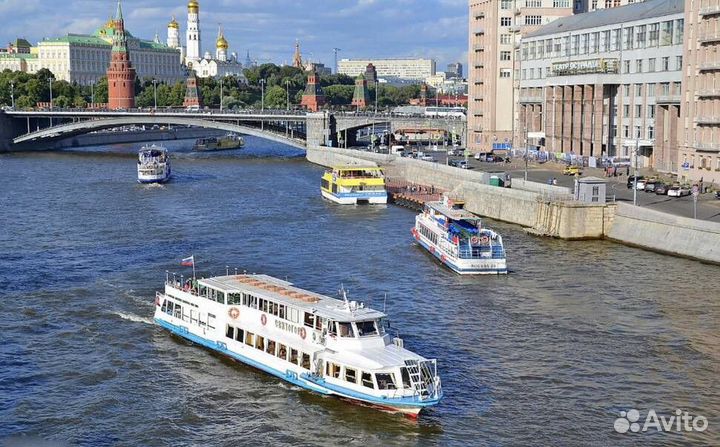 Салют 9 мая с борта теплохода в Москве