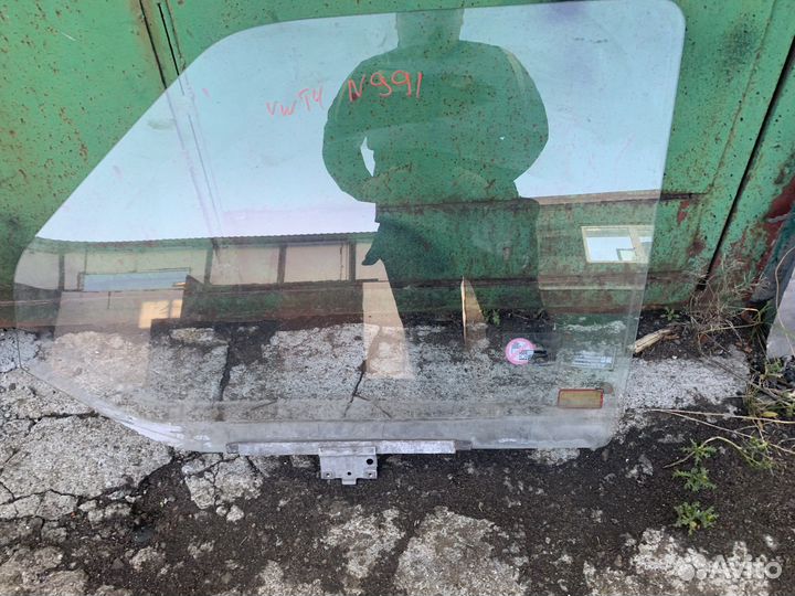 Стекло передние левое vw transporter t4