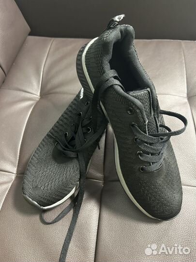 Кроссовки новые
